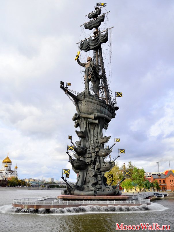 Памятник петру i москва. Памятник Петру 1 в Москве Церетели. Скульптура Петра 1 Церетели в Москве. Зураб Церетели памятник Петру 1. Памятник Зураба Церетели Петру первому в Москве.